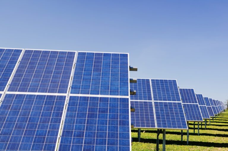 Vantagens dos Sistemas Fotovoltaicos para Empresas