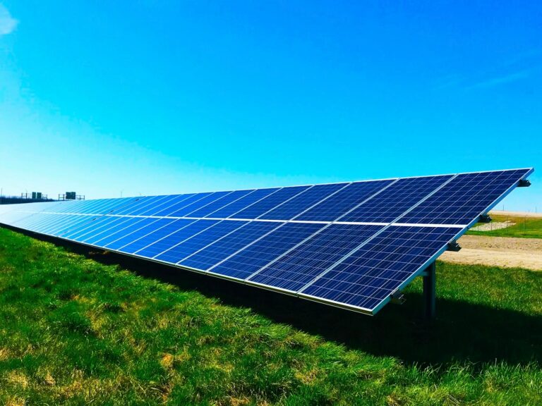 O Papel da R10 Solar na Democratização da Energia